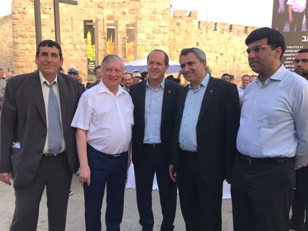 זירת שחמט ענקית בירושלים עם אלופי העולם