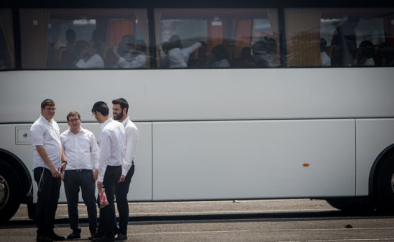 "ביטול תורה": הרב הראשי נגד עליה למירון