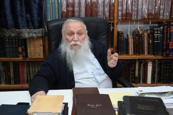 צפו: הרב חיים דרוקמן מספר על הצלתו בשואה