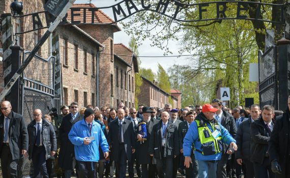 צפו: אלפי משתתפים במצעד החיים בפולין