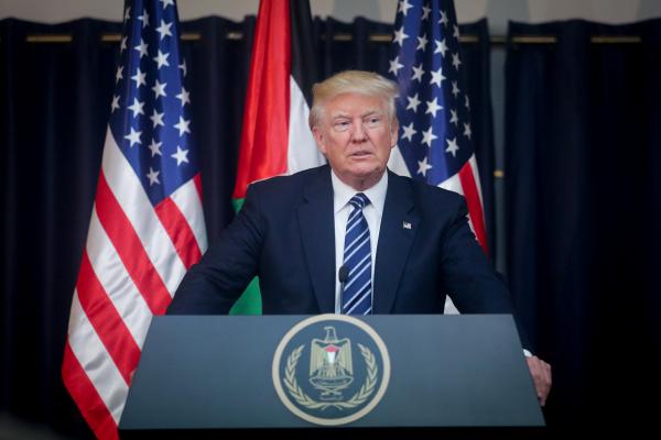 דיווח: טראמפ יקצץ לחלוטין את סיוע התקציב לפלסטינים