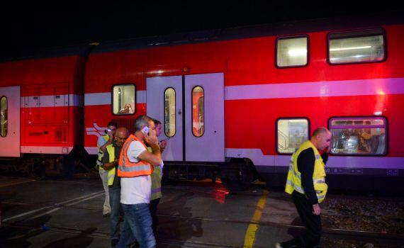 הרכבת חצתה את המכונית לשניים. 2 הרוגים במקום