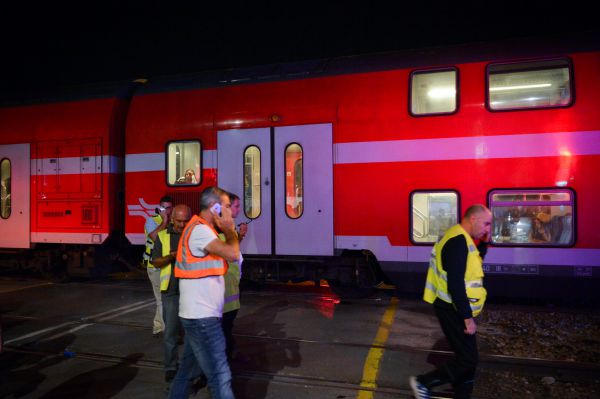 הרכבת חצתה את המכונית לשניים. 2 הרוגים במקום