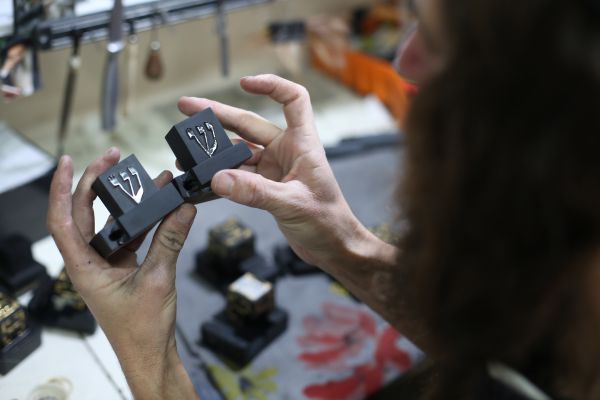 אני רוצה לקנות תפילין לבר מצווה לילד, מה צריך לדעת?