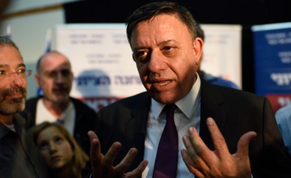 מבוכה לאבי גבאי בכנס פעילים ברמת גן