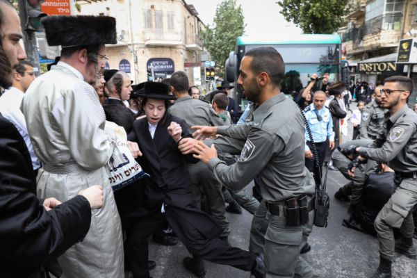 מחאות אלימות בירושלים: חסימות כבישים ומצעד 'הפלג'
