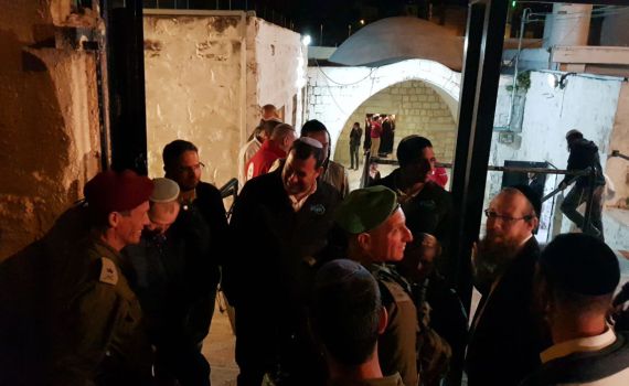 כ- 1500 איש ערכו תפילה חגיגית בקבר יוסף