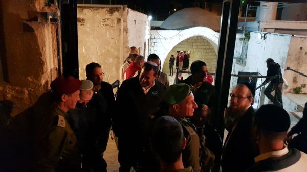 כ- 1500 איש ערכו תפילה חגיגית בקבר יוסף