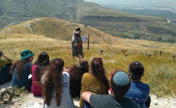שם הרי גולן: תלמידי מכללת הרצוג בסיור חינוכי