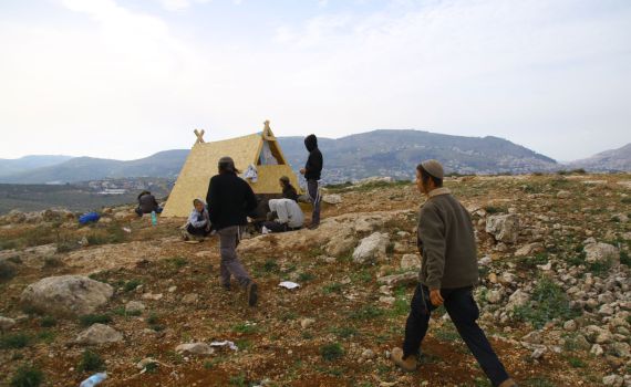 מזעזע: חיילים ירו באוויר לעבר תושבי מאחז בשומרון