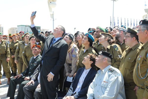 הבקשה החריגה של יו"ר הכנסת מהחיילים המצטיינים