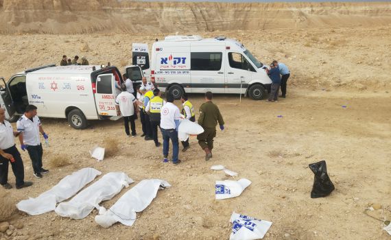 תלמידים נסחפו בשיטפון; 9 הרוגים; נעדרת אחת