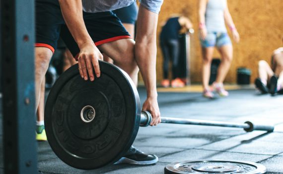 איך להתאמן נכון מבלי להיפצע – המדריך המלא