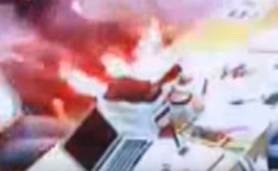 צפו: מכשיר אייפון התפוצץ- והוביל לפציעת הלקוחות