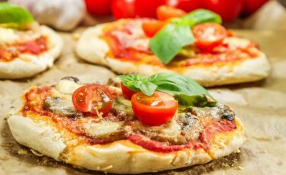 בחזרה לחמץ: מתכון קל לפיצה ביתית