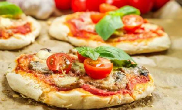 בחזרה לחמץ: מתכון קל לפיצה ביתית