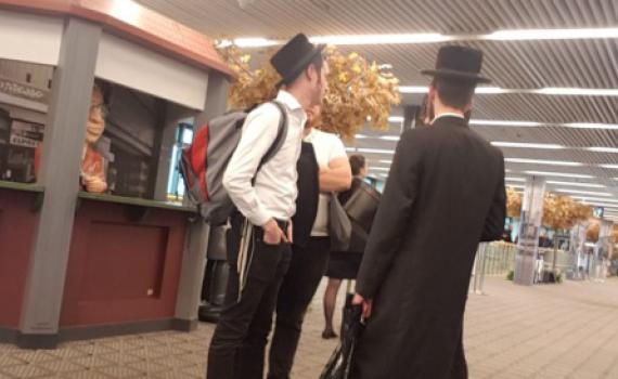 כוכב הרשת החרדי רק התגייס וכבר טס לחו"ל