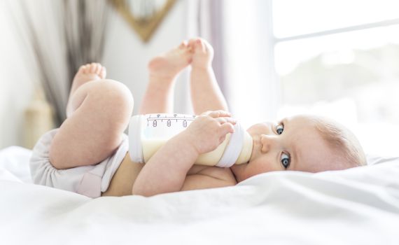 האם גלולות מסוכנות לחלב של התינוק?