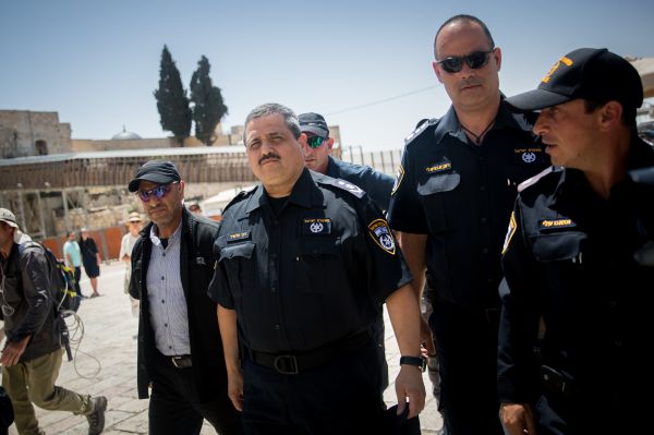 אלשיך יוצא להגנת השוטר: "ההפגנה הייתה אלימה"