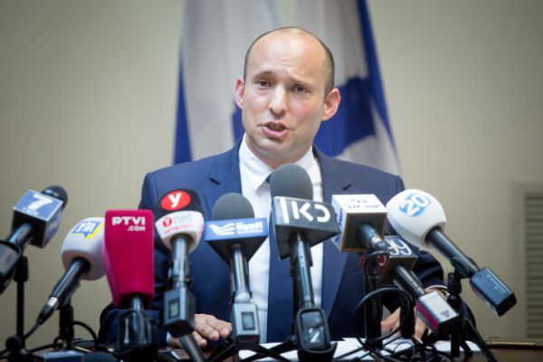 בנט מחריף עמדות: "לא ליד, צריך לירות במחבלים"