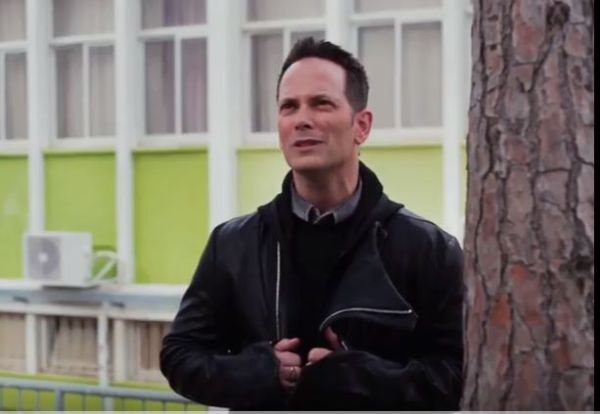 גיל ססובר חוזר מהניינטיז בקליפ חדש. צפו