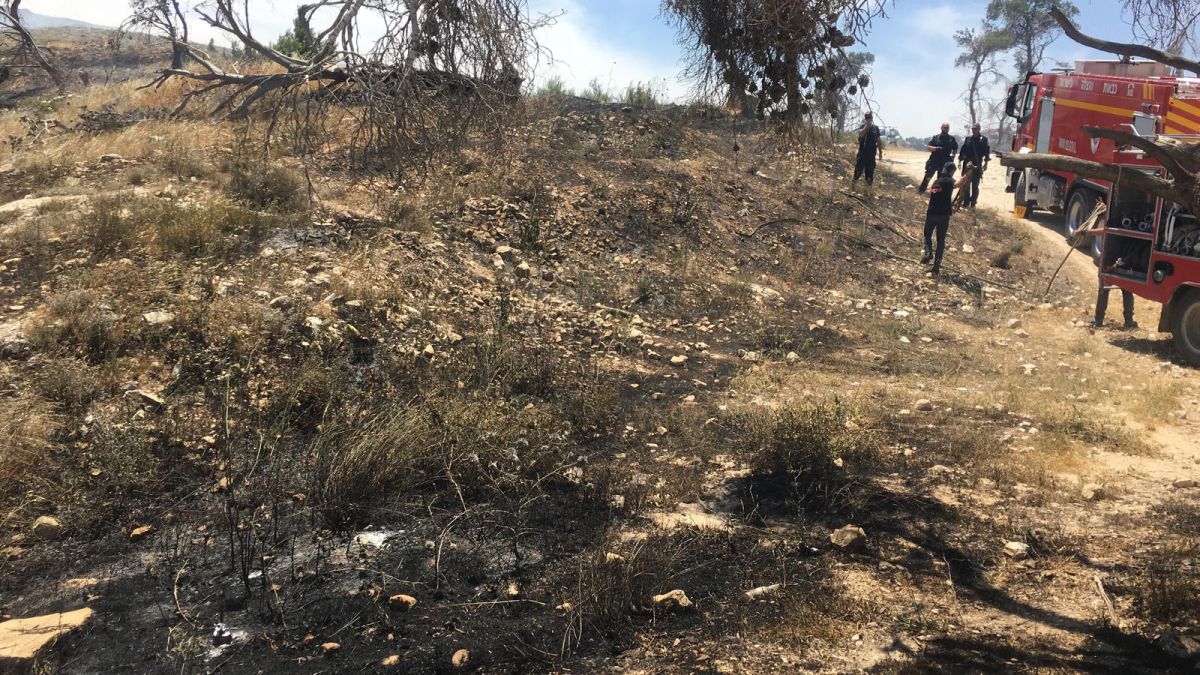 שריפת חורש סמוך להר ברכה; כבאים במקום