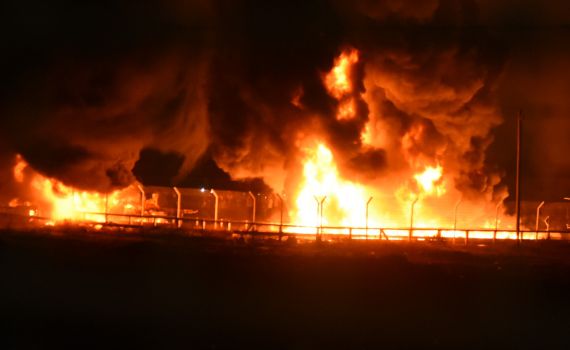 ליברמן הורה לסגור את מעבר כרם שלום. צפו בהצתה