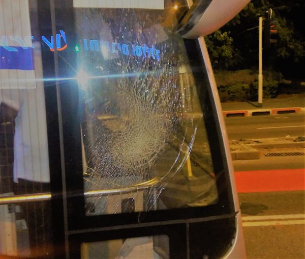 ערבים תקפו יהודי במטרונית בחיפה; נזק נגרם לשמשה