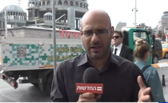 נמלטו בנס: צוות 'החדשות' הותקפו בטורקיה