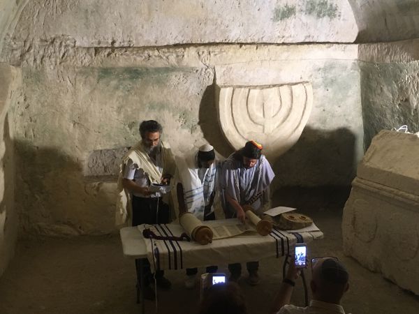 בר מצווה בנוף אחר: קבלת עול מצוות בקברי התנאים