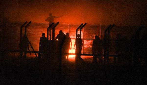 תיעוד: הפלסטינים הציתו וחדרו למעבר כרם שלום