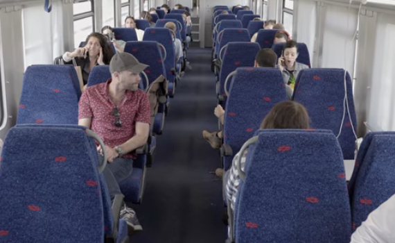 למה אני לא מעיר לאדם שצועק לידי ברכבת?