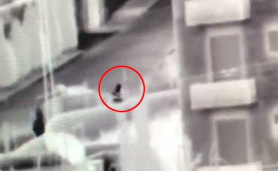 תיעוד דרמטי: לוחמי מג"ב מסתערים על המחבל. צפו