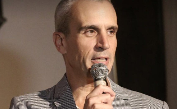 גלעד: "לא סובל את טראמפ אבל אוהב אותו מאוד"