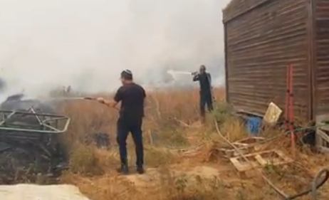 תושבים פונו מבתיהם: שריפה גדולה במושב בדרום