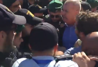 צפו: עימותים אלימים בין חברי כנסת לכוחות בטחון