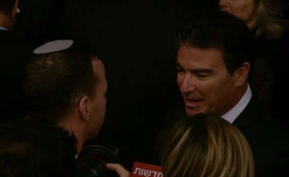 נדיר: ראש המוסד משוחח עם עיתונאי. צפו