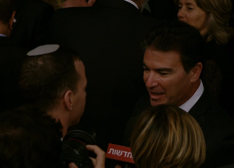 נדיר: ראש המוסד משוחח עם עיתונאי. צפו