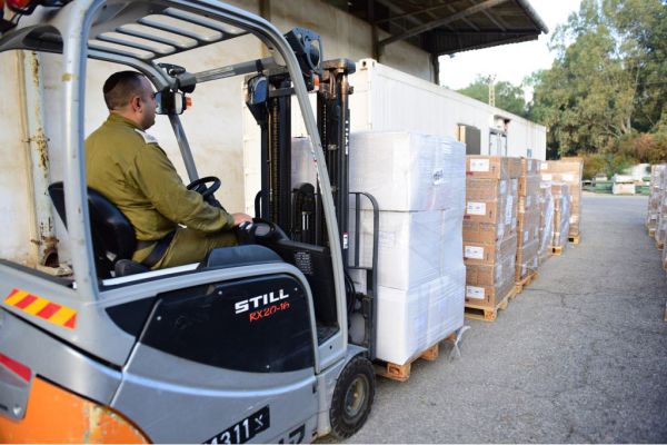 אחרי יממה של עימותים: ישראל מעבירה סיוע הומניטרי לעזה