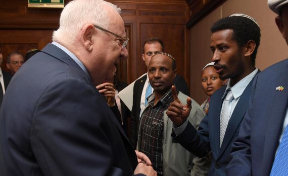 ריבלין נחת באתיופיה; להעלות את המשפחות לישראל