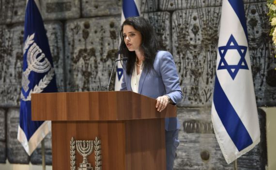 שקד עונה לחיות: "צר לי לאכזב את המספידים"