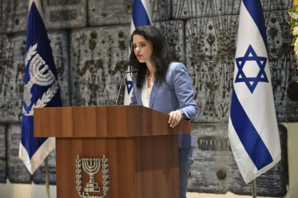 שקד עונה לחיות: "צר לי לאכזב את המספידים"