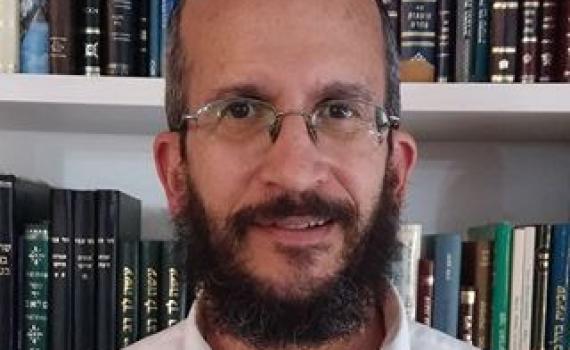 סערת הגיור: 'מה בוער לרב צעיר להקטין רבנים גדולים?'