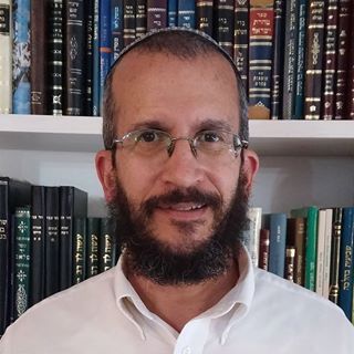 סערת הגיור: 'מה בוער לרב צעיר להקטין רבנים גדולים?'