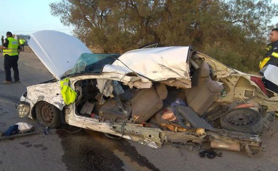 רכב חצוי לשניים:שני הרוגים מפגיעת אוטובוס בדרום