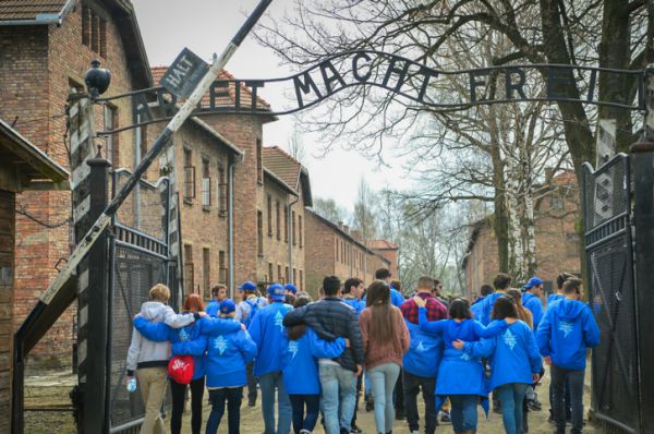 "מסעות הנוער למחנות ההשמדה בפולין- צביעות"