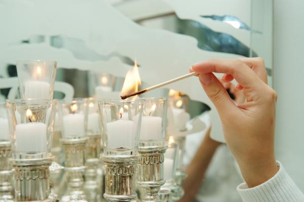 הלכות וזמני חג שבועות שחל במוצאי שבת