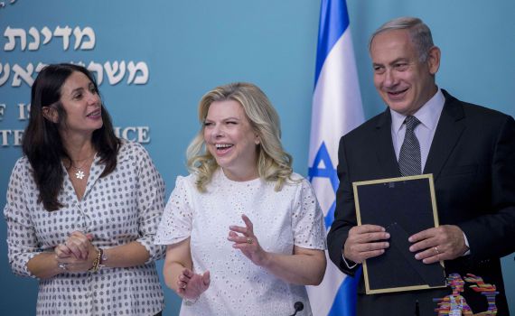 'אל תתביישי': כשנתניהו השתלט לרגב על הפייסבוק