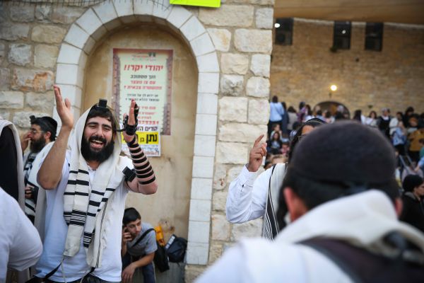 ל"ג שמח: אלפים חוגגים במירון• צפו בגלריה