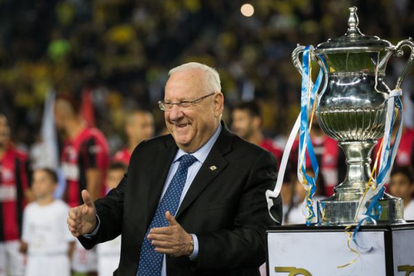 תקרית מביכה: רגב דרשה ללחוץ ידיים, ריבלין התנגד